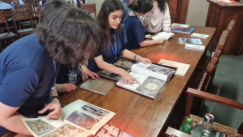 Pateo do Collegio reúne colaboradores para formação sobre os 485 anos da Companhia de Jesus