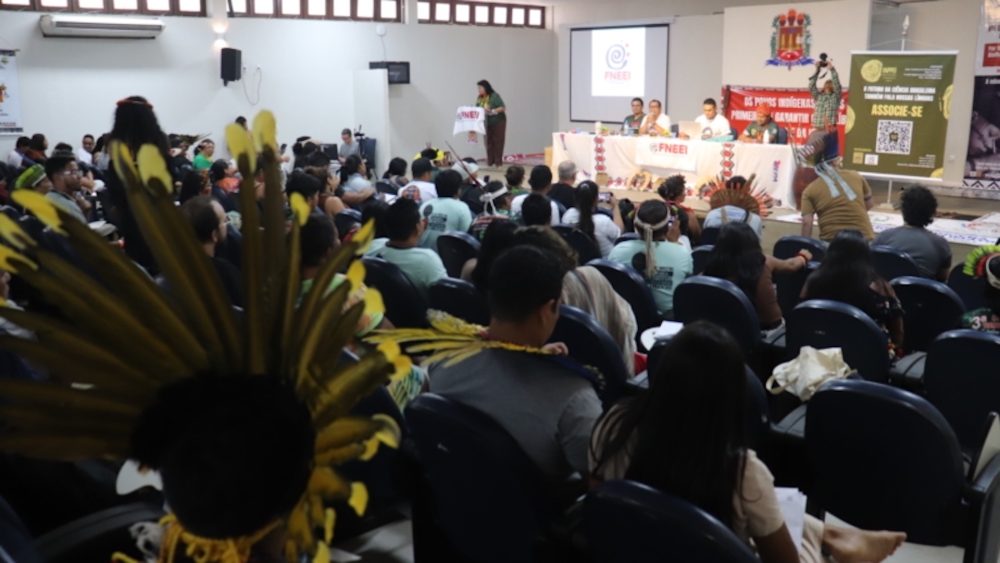 Sares acompanha debates sobre educação indígena e defesa dos territórios durante a COP30