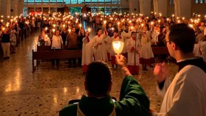 Procissão das Velas emociona devotos no Santuário Nossa Senhora de Fátima