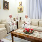 Foto LaPresse
cronaca
23 12 2013 Monastero Mater Ecclesiae, in Vaticano.
Papa Francesco incontra Ratzinger per scambio di auguri natalizi
Nella Foto Papa Francesco e Papa Emerito Benedetto XVI
Photo LaPresse
news
23 Dec 2013 Vatican City
Pope Emeritus Benedict XVI,talks with Pope Francis as they exchange Christmas greetings, at the Vatican,